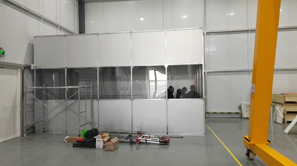 如何確保鋁塑板百級潔凈棚的氣流均勻性，避免局部污染？